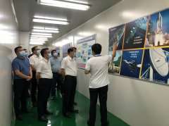 <b><font color='#0000FF'>东莞市委书记肖亚非一行参观考察重庆代丰大数据解决方案有限公司半导体</font></b>